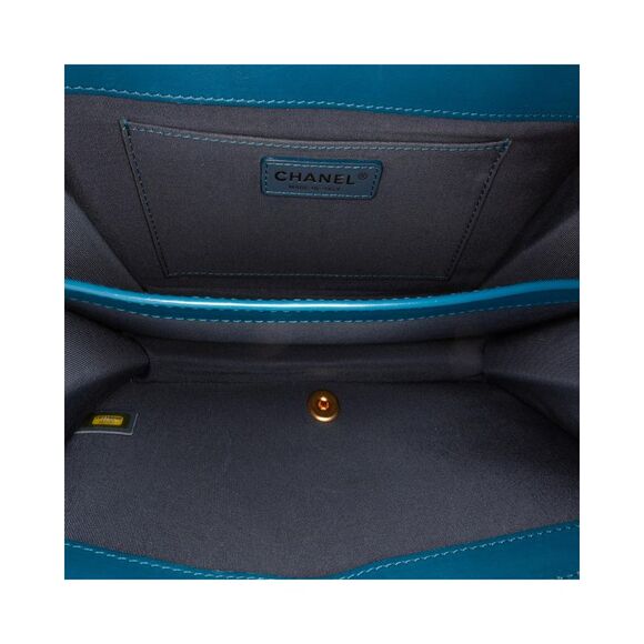 Pre Loved Chanel Quilted Lambskin Crossbody Women Blue Crossbody Bags - Picture 4 of 8